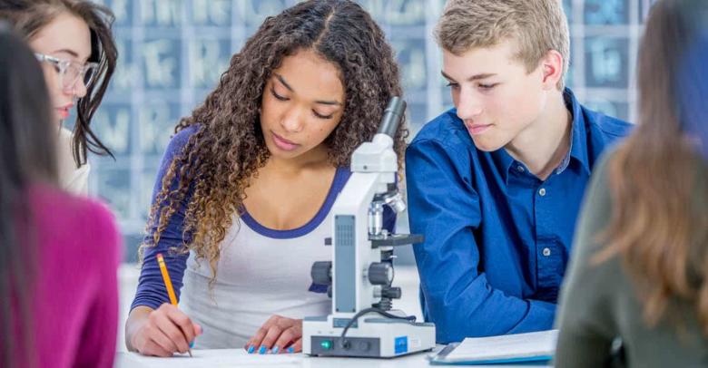 Choosing the Right Microscopes for Your Science Classroom