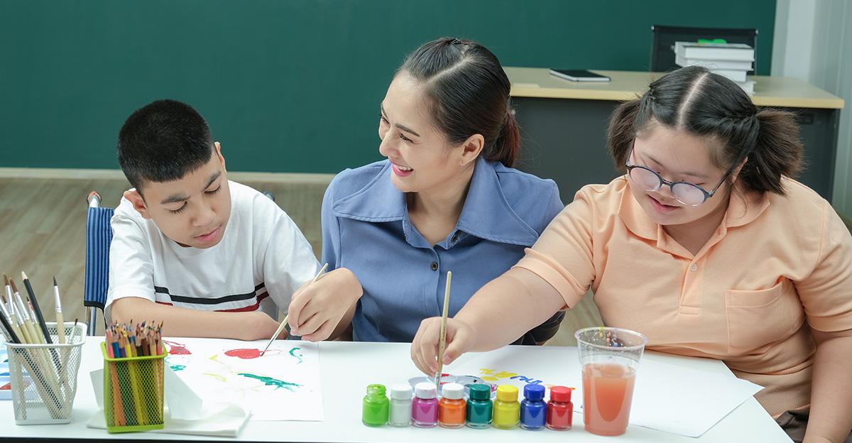 students with disabilities enjoying art education