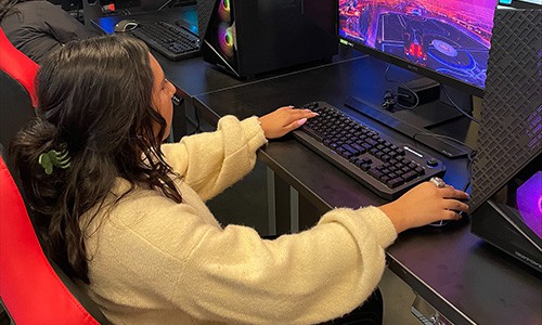 young student playing esports