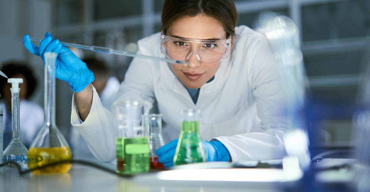 Female chemist working on medical research in laboratory.